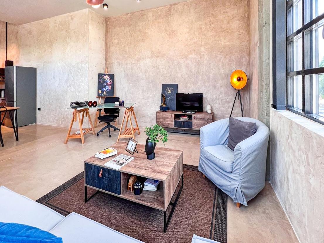 Mini Loft Apartment Каламата Экстерьер фото