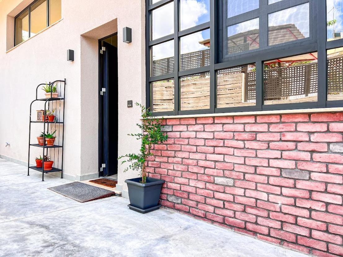 Mini Loft Apartment Каламата Экстерьер фото