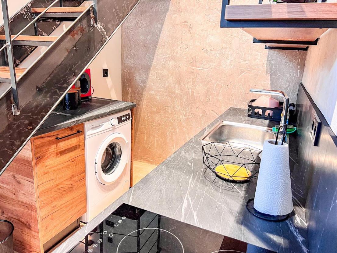 Mini Loft Apartment Каламата Экстерьер фото